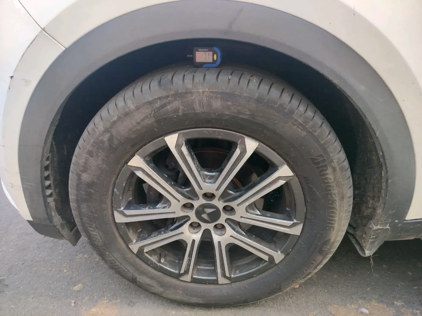 2021 Mahindra XUV700 AX 7 LUXURY P AT 7 STR, Petrol, Automatic, 59,571 km, tyre
