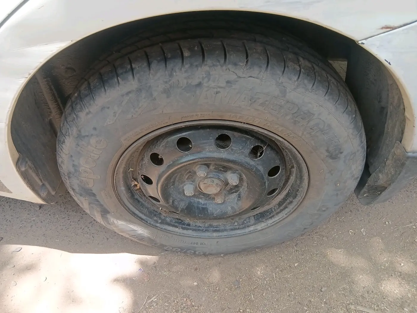 2009 Maruti Swift Dzire VXI 1.3, CNG, Manual, 1,78,560 km, tyre