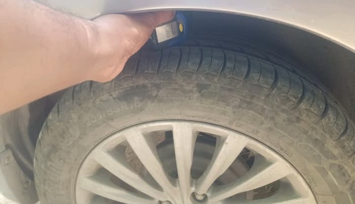 2016 Maruti Ciaz ZXI+, Petrol, Manual, 83,998 km, tyre