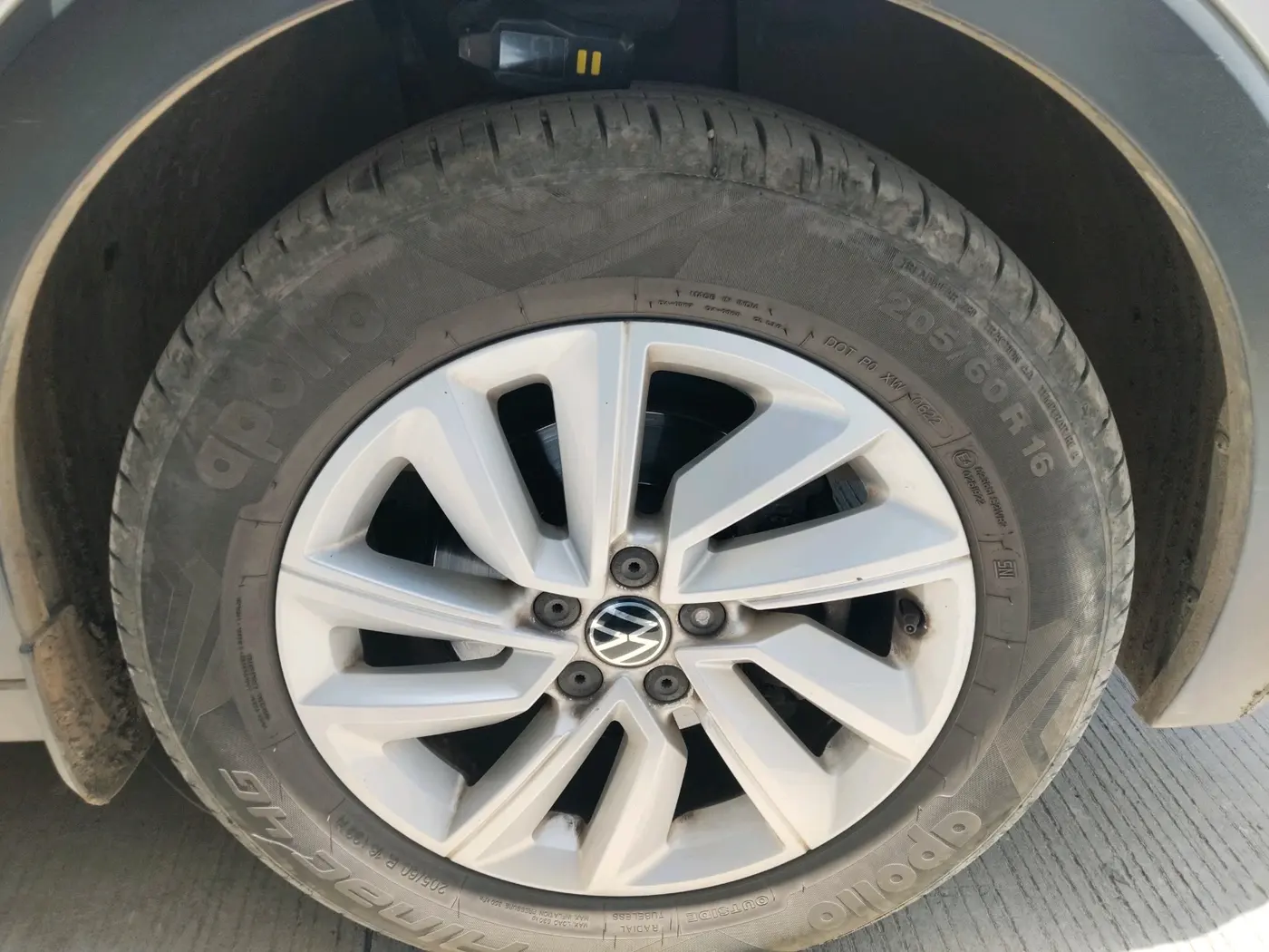 2022 Volkswagen TAIGUN HIGHLINE 1.0 TSI AT, Petrol, Automatic, 30,198 km, tyre