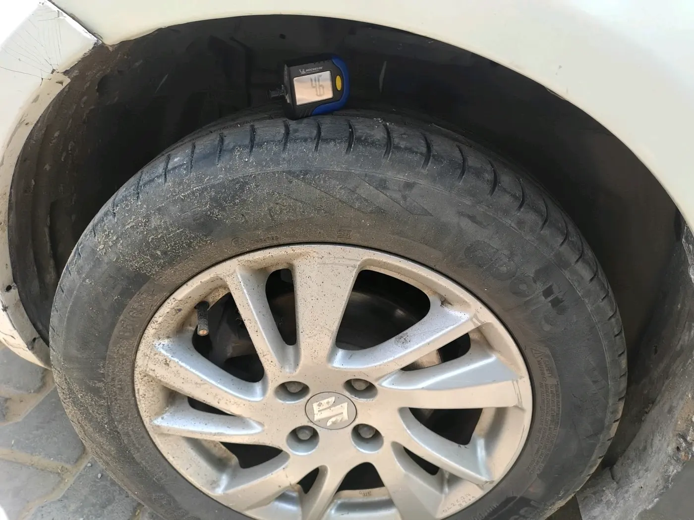 2011 Maruti Swift ZXI, Petrol, Manual, 65,349 km, tyre