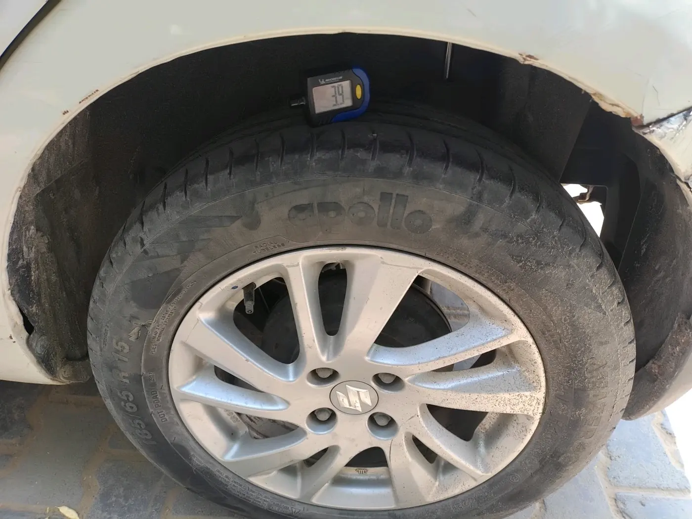 2011 Maruti Swift ZXI, Petrol, Manual, 65,349 km, tyre