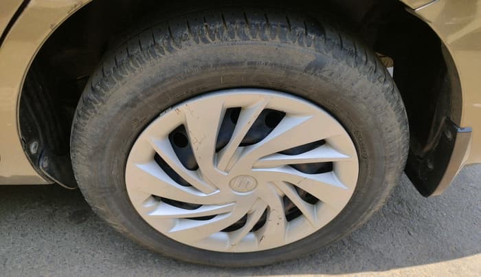2018 Maruti Ertiga VXI SHVS, Petrol, Manual, 38,441 km, tyre