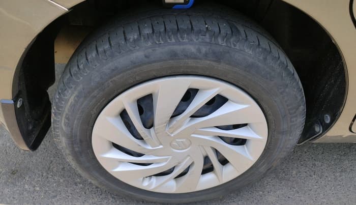2018 Maruti Ertiga VXI SHVS, Petrol, Manual, 38,441 km, tyre