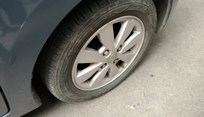 2014 Hyundai Xcent S (O) 1.2, Petrol, Manual, 38,736 km, tyre