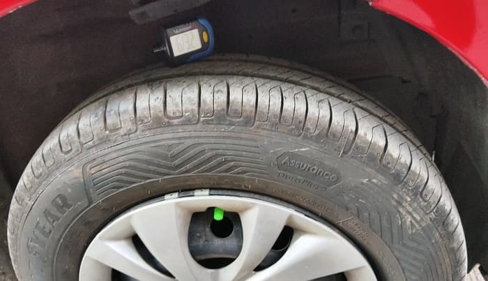 2015 Maruti Swift VXI, Petrol, Manual, 1,89,696 km, tyre