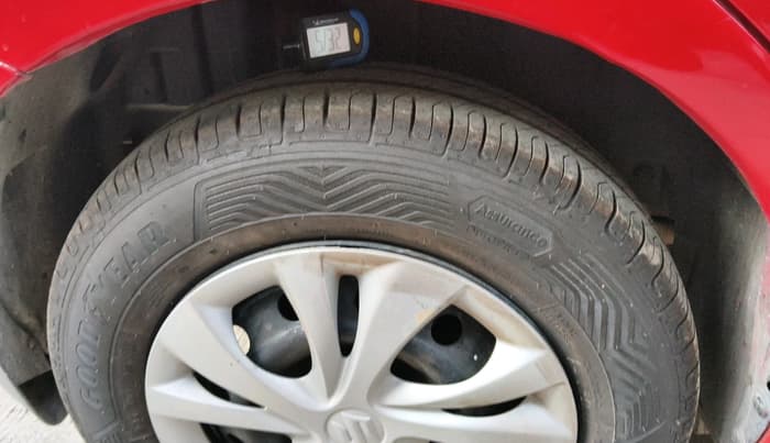 2015 Maruti Swift VXI, Petrol, Manual, 1,89,696 km, tyre