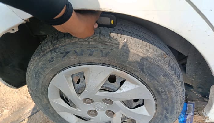 2012 Honda Brio S MT, CNG, Manual, 1,43,127 km, tyre