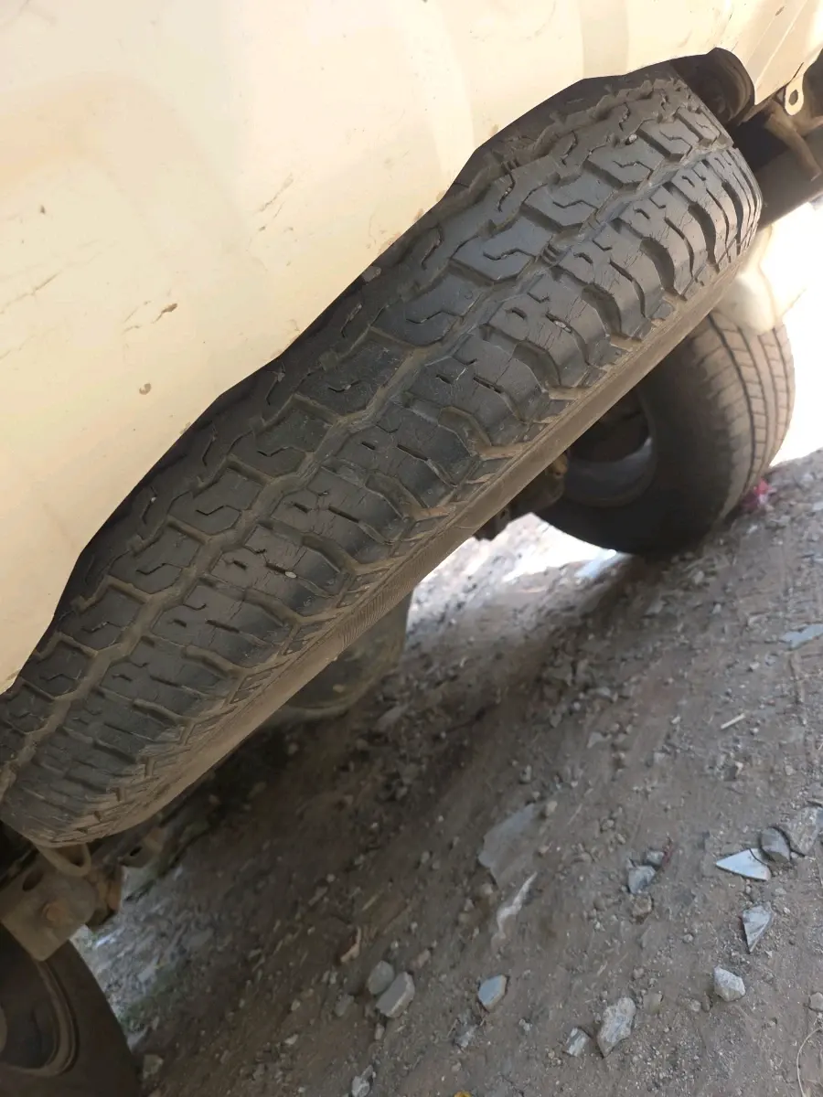 2014 Mitsubishi Pajero Sport 2.5 MT, Diesel, Manual, 5,75,000 km, tyre