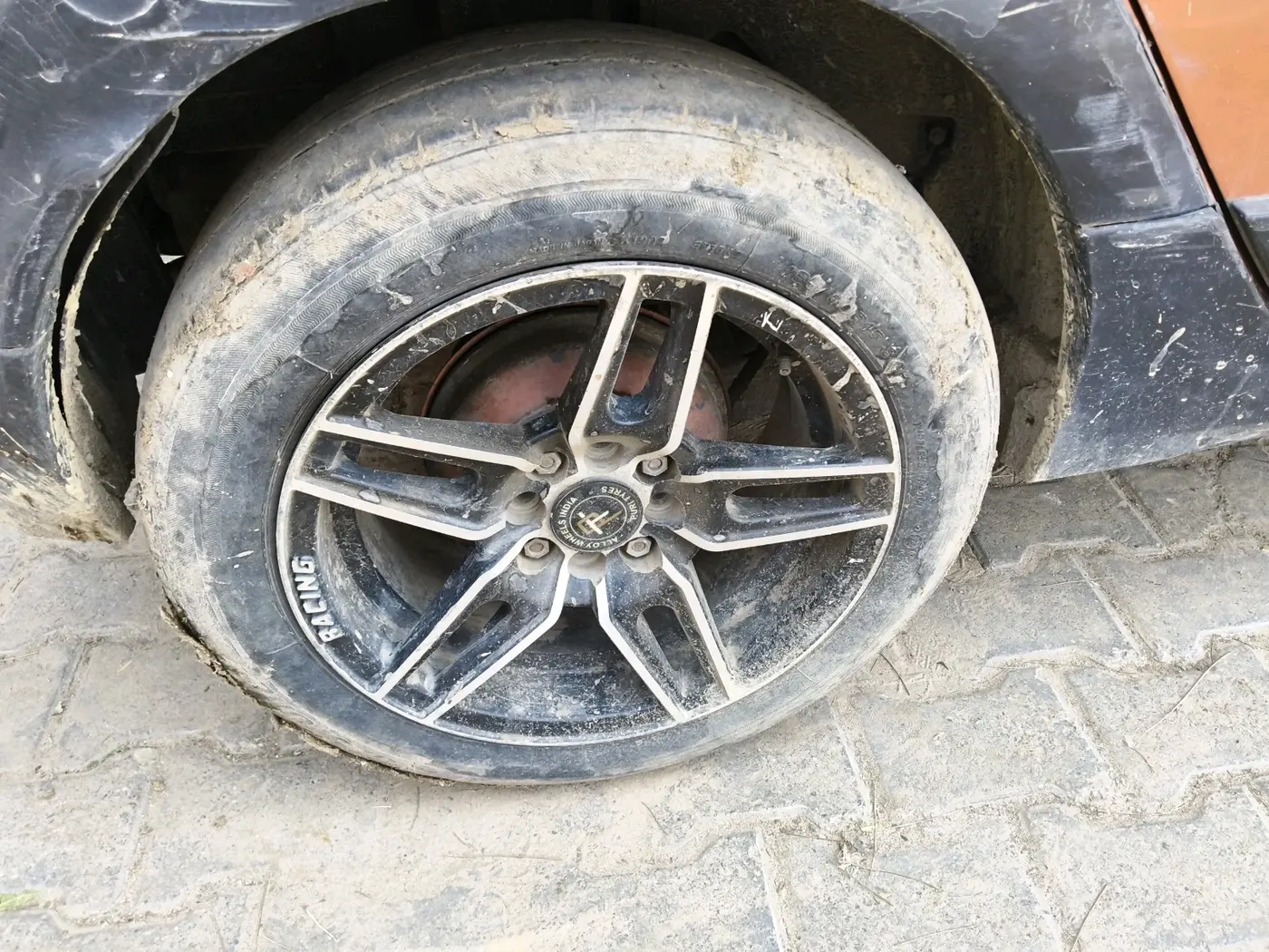 2018 Tata TIAGO NRG PETROL, CNG, Manual, 70,701 km, tyre
