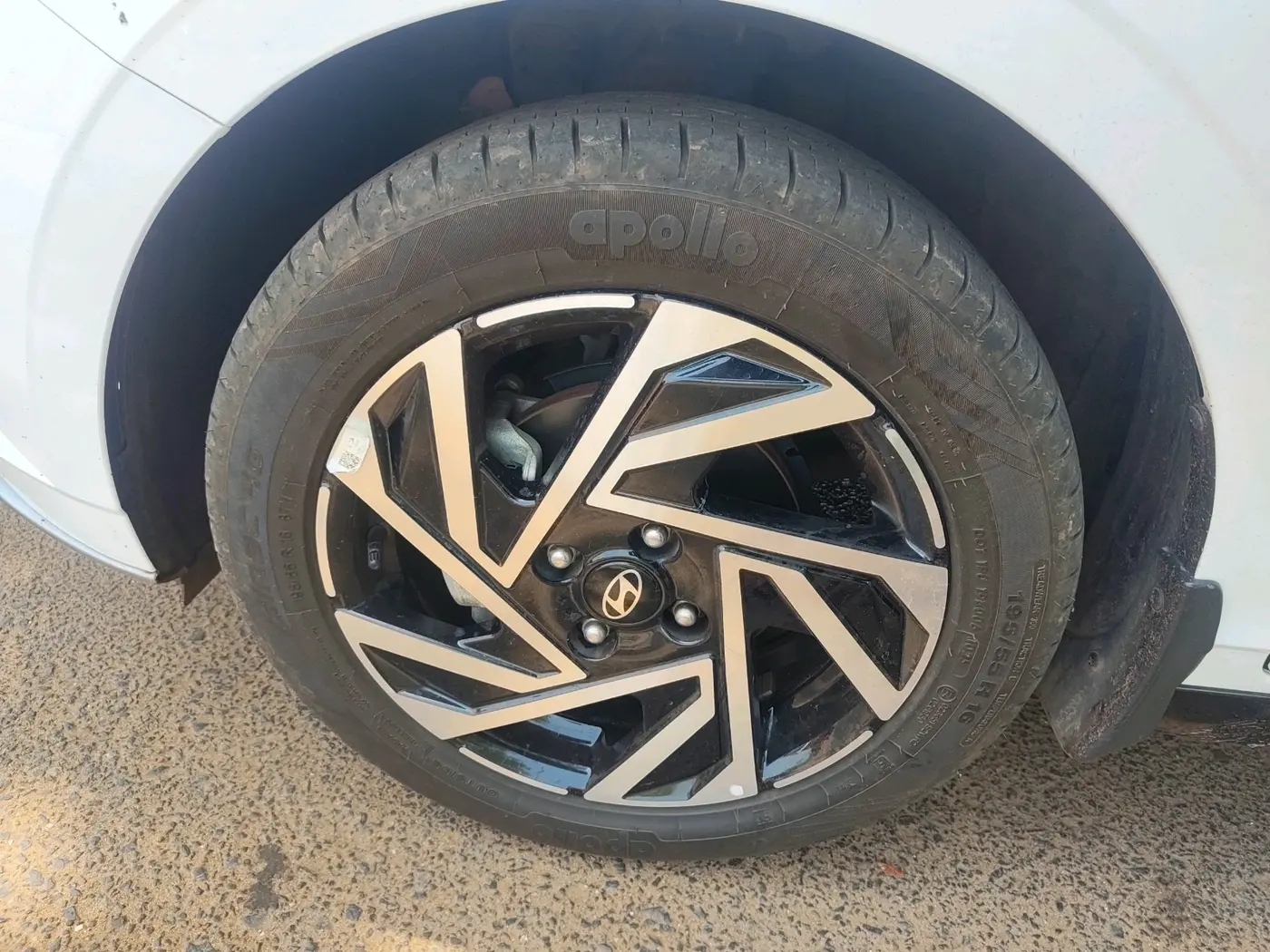 2025 Hyundai NEW I20 ASTA (O) 1.2 IVT, Petrol, Automatic, 7,331 km, tyre