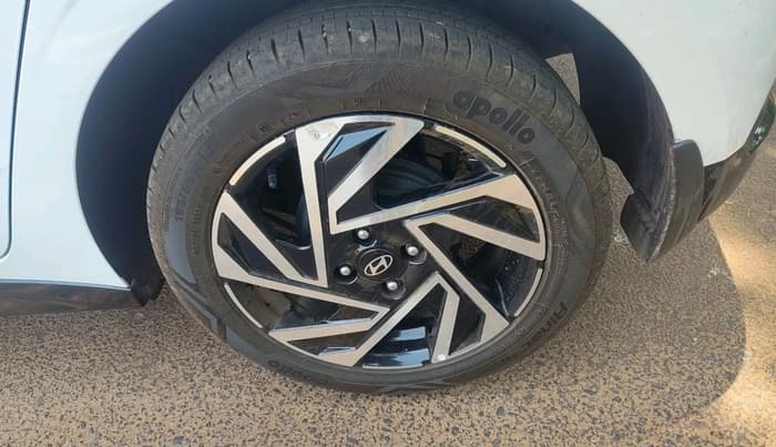 2025 Hyundai NEW I20 ASTA (O) 1.2 IVT, Petrol, Automatic, 7,331 km, tyre