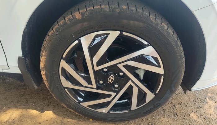 2025 Hyundai NEW I20 ASTA (O) 1.2 IVT, Petrol, Automatic, 7,331 km, tyre