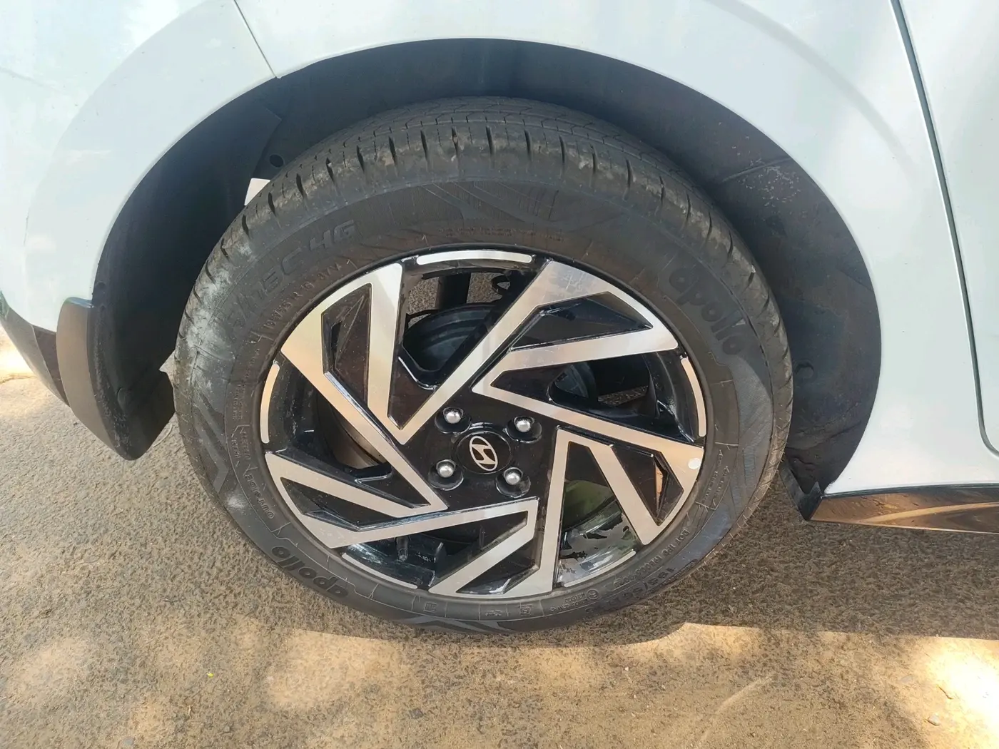 2025 Hyundai NEW I20 ASTA (O) 1.2 IVT, Petrol, Automatic, 7,331 km, tyre