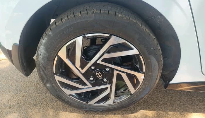 2025 Hyundai NEW I20 ASTA (O) 1.2 IVT, Petrol, Automatic, 7,331 km, tyre