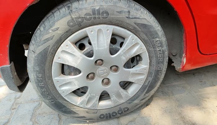 2013 Honda Brio S MT, Petrol, Manual, 68,509 km, tyre