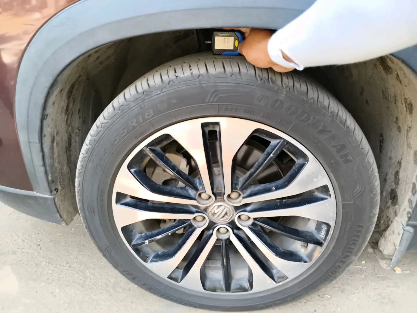 2021 MG HECTOR PLUS SELECT 2.0 DIESEL TURBO MT 7-STR, Diesel, Manual, 81,027 km, tyre