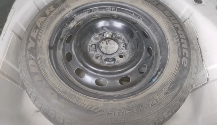 2016 Tata Tiago XT PETROL, Petrol, Manual, 1,04,274 km, tyre