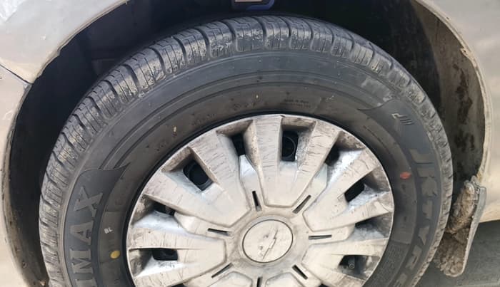 2013 Chevrolet Sail 1.2 LS, CNG, Manual, 1,02,764 km, tyre