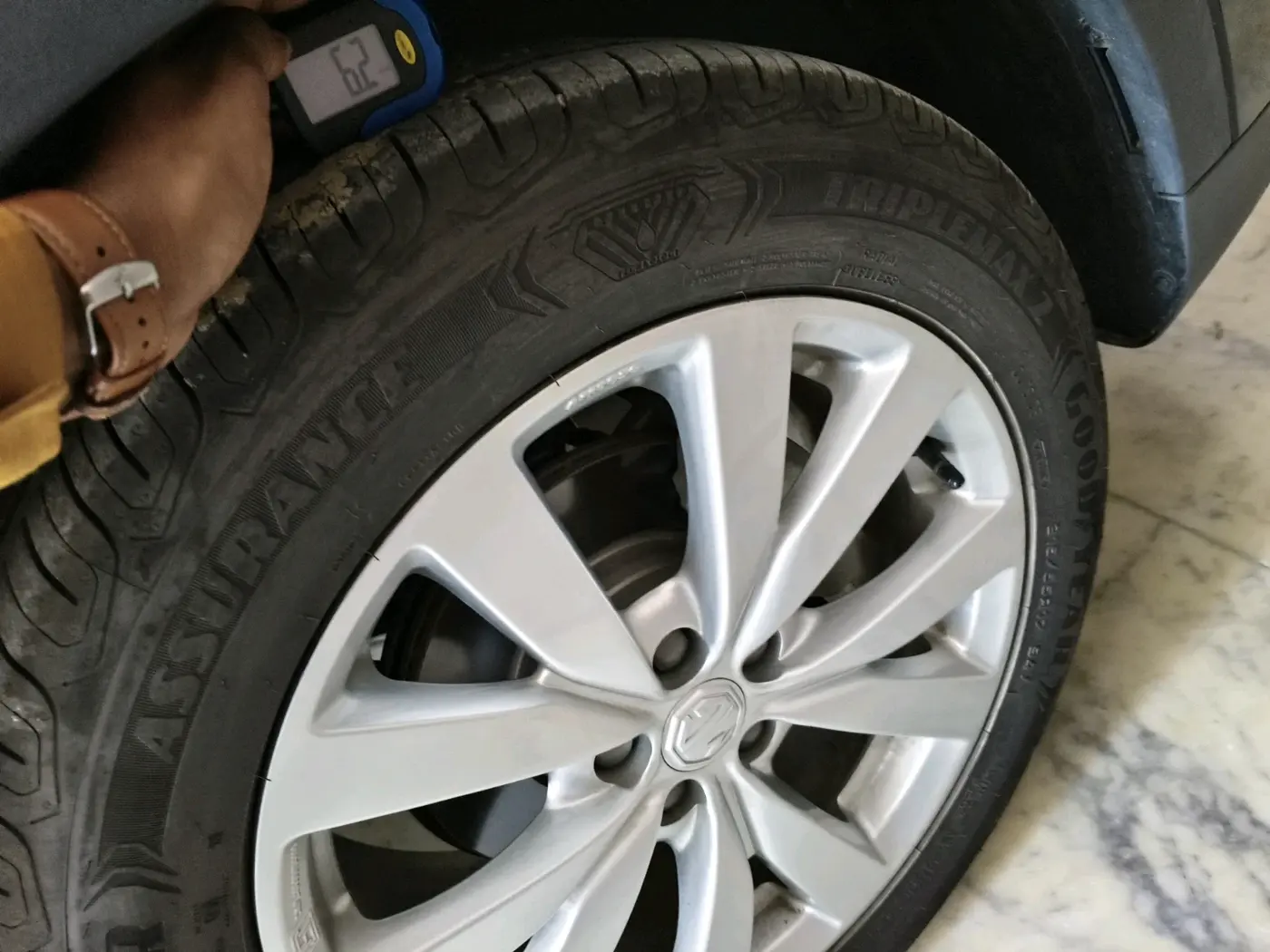 2024 MG ASTOR Shine 1.5 MT (Ivory), Petrol, Manual, 8,837 km, tyre