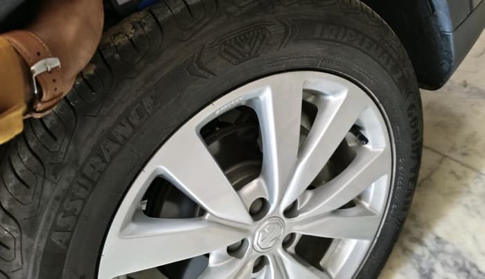 2024 MG ASTOR Shine 1.5 MT (Ivory), Petrol, Manual, 8,837 km, tyre