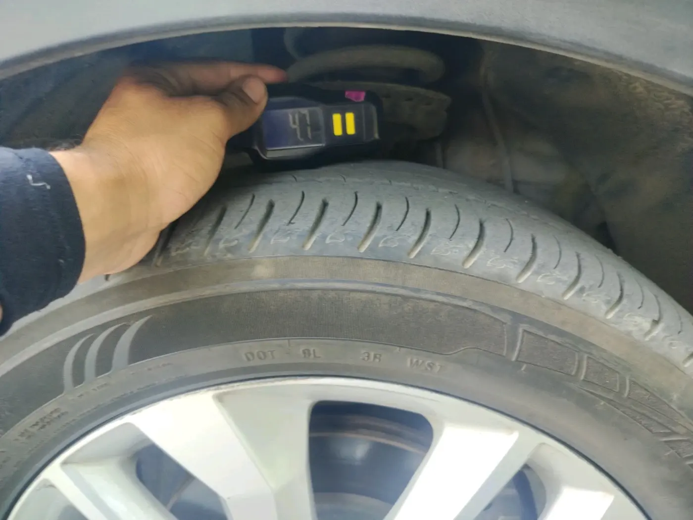 2021 Mahindra XUV300 W8 1.2 PETROL, Petrol, Manual, 61,463 km, tyre