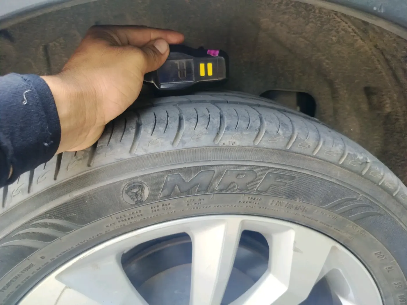2021 Mahindra XUV300 W8 1.2 PETROL, Petrol, Manual, 61,463 km, tyre