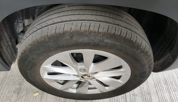 2025 Skoda Kylaq Signature AT, Petrol, Automatic, 4,208 km, tyre
