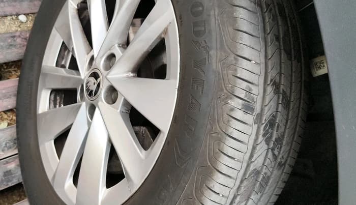 2025 Skoda Kylaq Signature AT, Petrol, Automatic, 4,208 km, tyre