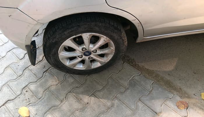 2012 Ford Figo TITANIUM 1.2 PETROL, Petrol, Manual, 75,469 km, tyre