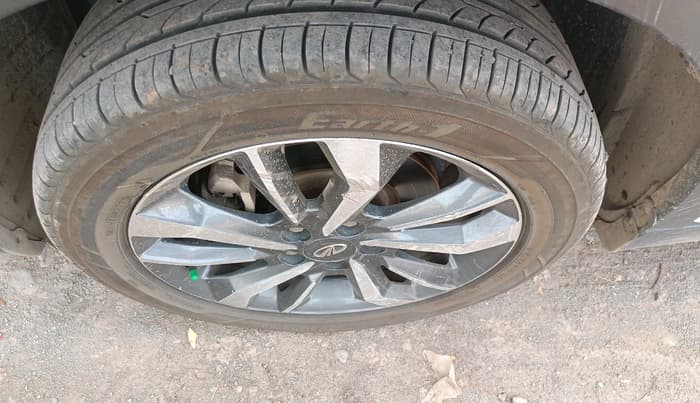 2021 Mahindra XUV300 W8 (O) 1.5 DIESEL, Diesel, Manual, 1,14,810 km, tyre