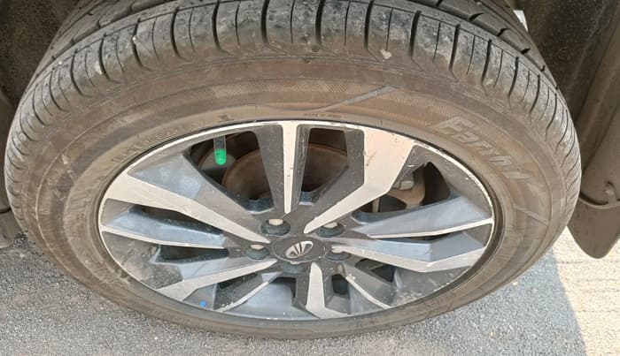 2021 Mahindra XUV300 W8 (O) 1.5 DIESEL, Diesel, Manual, 1,14,810 km, tyre