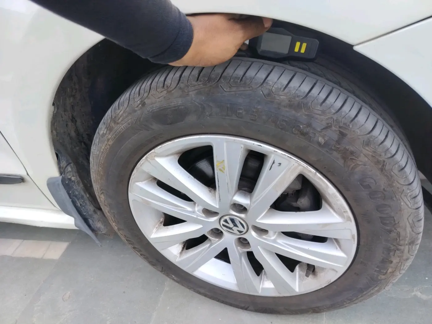 2013 Volkswagen Polo HIGHLINE1.2L, Petrol, Manual, 85,533 km, tyre