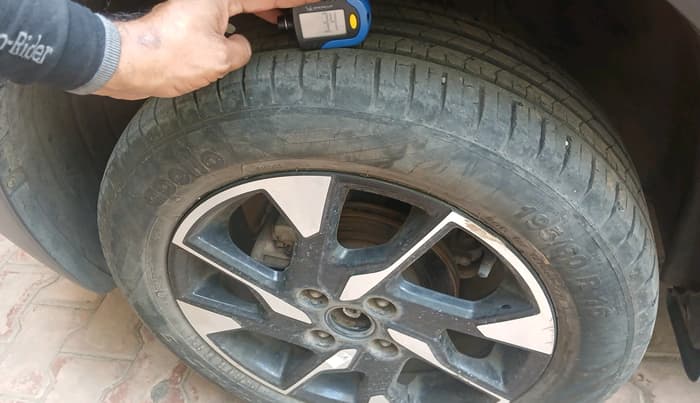 2021 Tata PUNCH ACCOMPLISHED AMT, Petrol, Automatic, 29,190 km, tyre