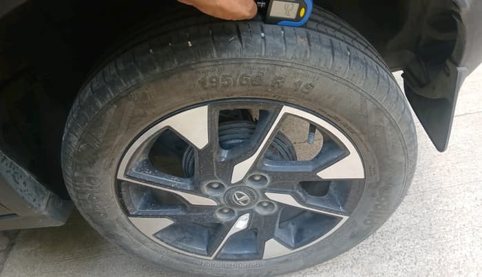 2021 Tata PUNCH ACCOMPLISHED AMT, Petrol, Automatic, 29,190 km, tyre