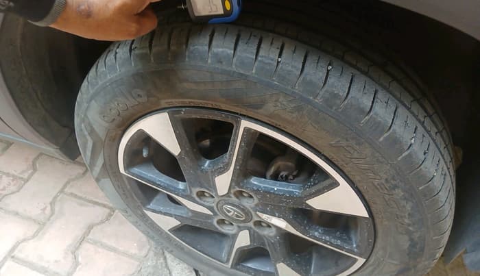 2021 Tata PUNCH ACCOMPLISHED AMT, Petrol, Automatic, 29,190 km, tyre