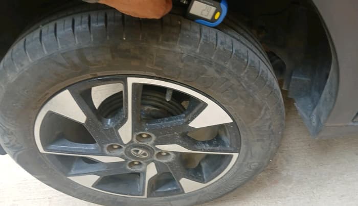 2021 Tata PUNCH ACCOMPLISHED AMT, Petrol, Automatic, 29,190 km, tyre