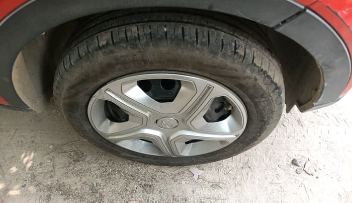 2020 Tata NEXON XM PETROL, Petrol, Manual, 64,718 km, tyre