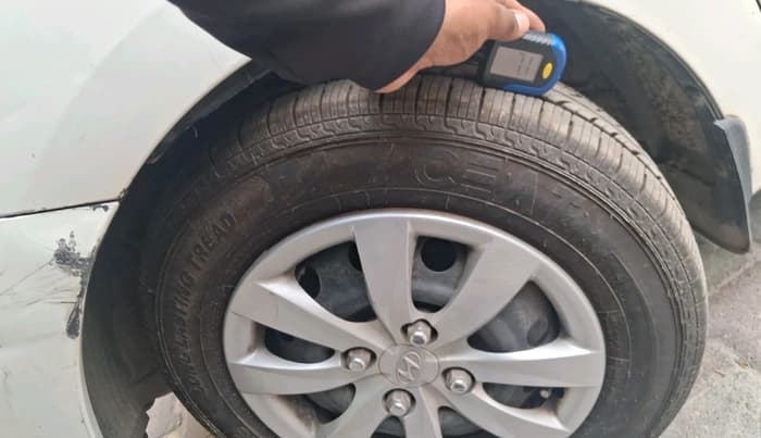 2011 Hyundai Eon MAGNA, Petrol, Manual, 82,019 km, tyre