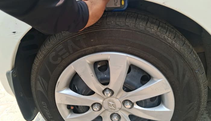 2011 Hyundai Eon MAGNA, Petrol, Manual, 82,019 km, tyre
