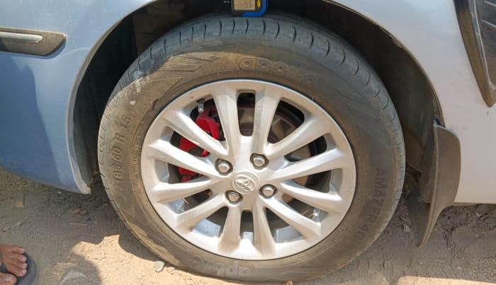 2011 Toyota Etios V, Petrol, Manual, 79,135 km, tyre