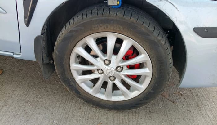 2011 Toyota Etios V, Petrol, Manual, 79,135 km, tyre
