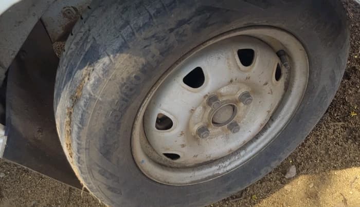 2011 Maruti Eeco 5 STR, Petrol, Manual, 67,020 km, tyre