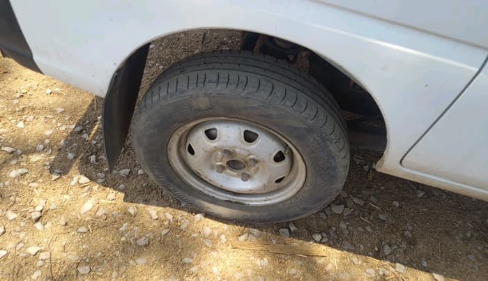 2011 Maruti Eeco 5 STR, Petrol, Manual, 67,020 km, tyre