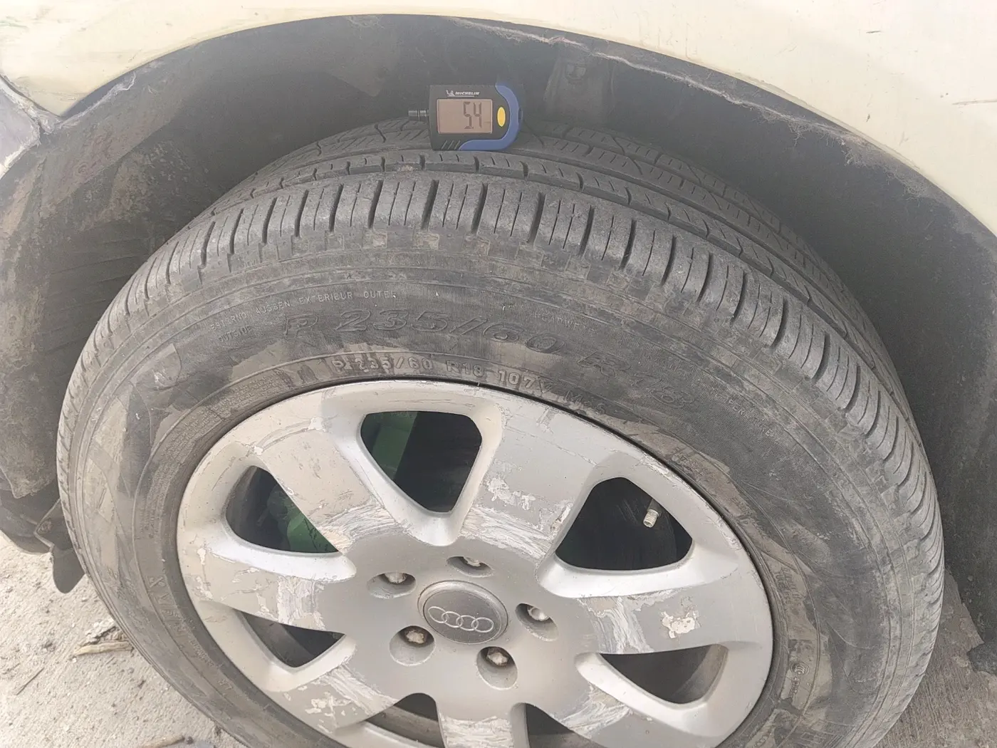 2008 Audi Q7 3.0 TDI quattro, Diesel, Automatic, 1,80,463 km, tyre