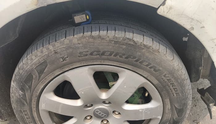 2008 Audi Q7 3.0 TDI quattro, Diesel, Automatic, 1,80,463 km, tyre