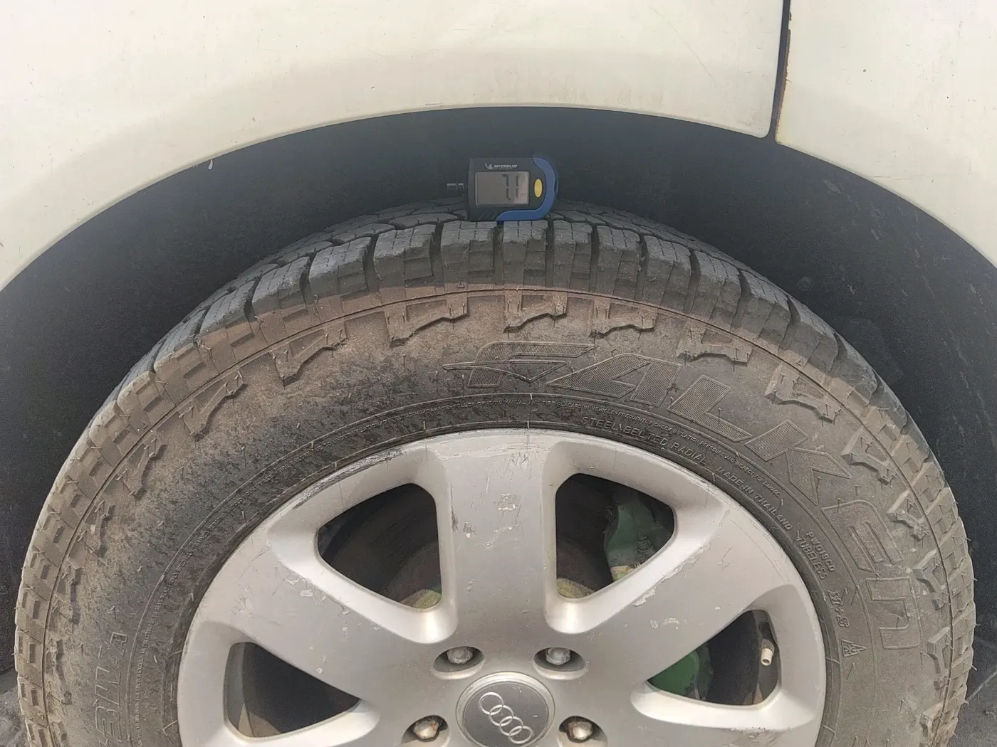 2008 Audi Q7 3.0 TDI quattro, Diesel, Automatic, 1,80,463 km, tyre