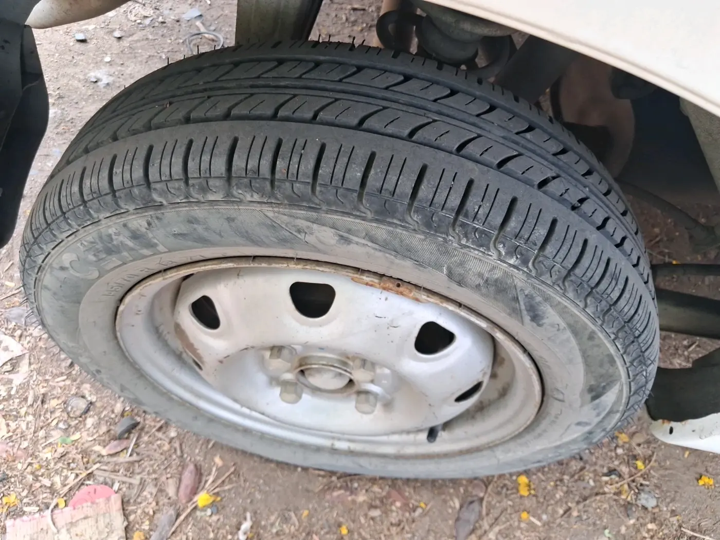 2013 Maruti Zen Estilo LXI, Petrol, Manual, 97,268 km, tyre