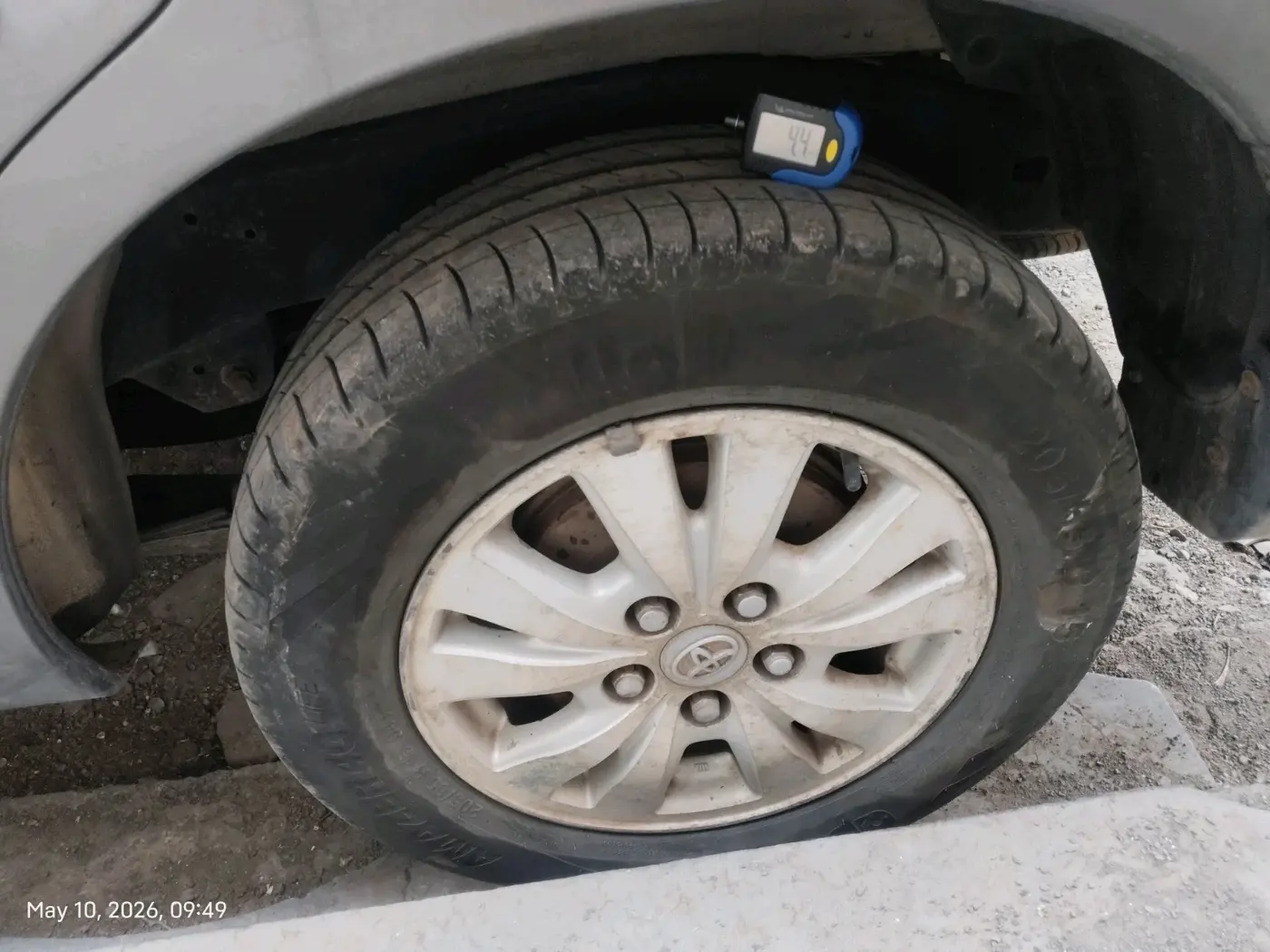 2010 Toyota Innova V 2.5 7 STR, Diesel, Manual, 4,25,020 km, tyre