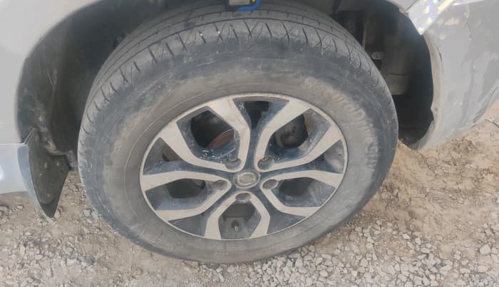 2013 Nissan Terrano XL (D), Diesel, Manual, 1,43,915 km, tyre
